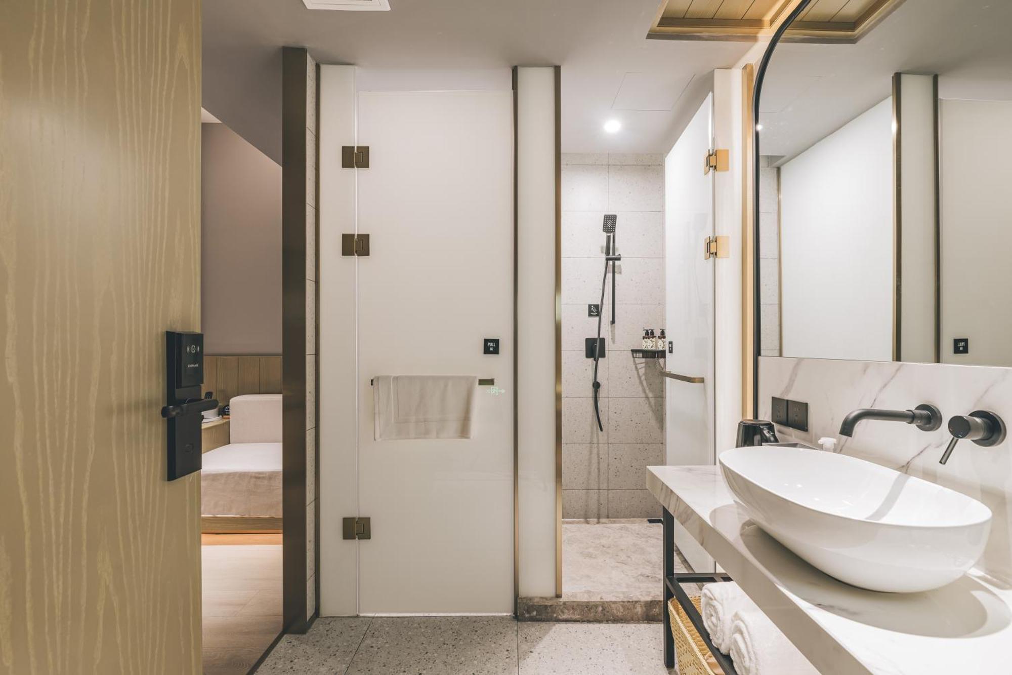 Atour X Hotel The Bund East Nanjing Road Шанхай Экстерьер фото